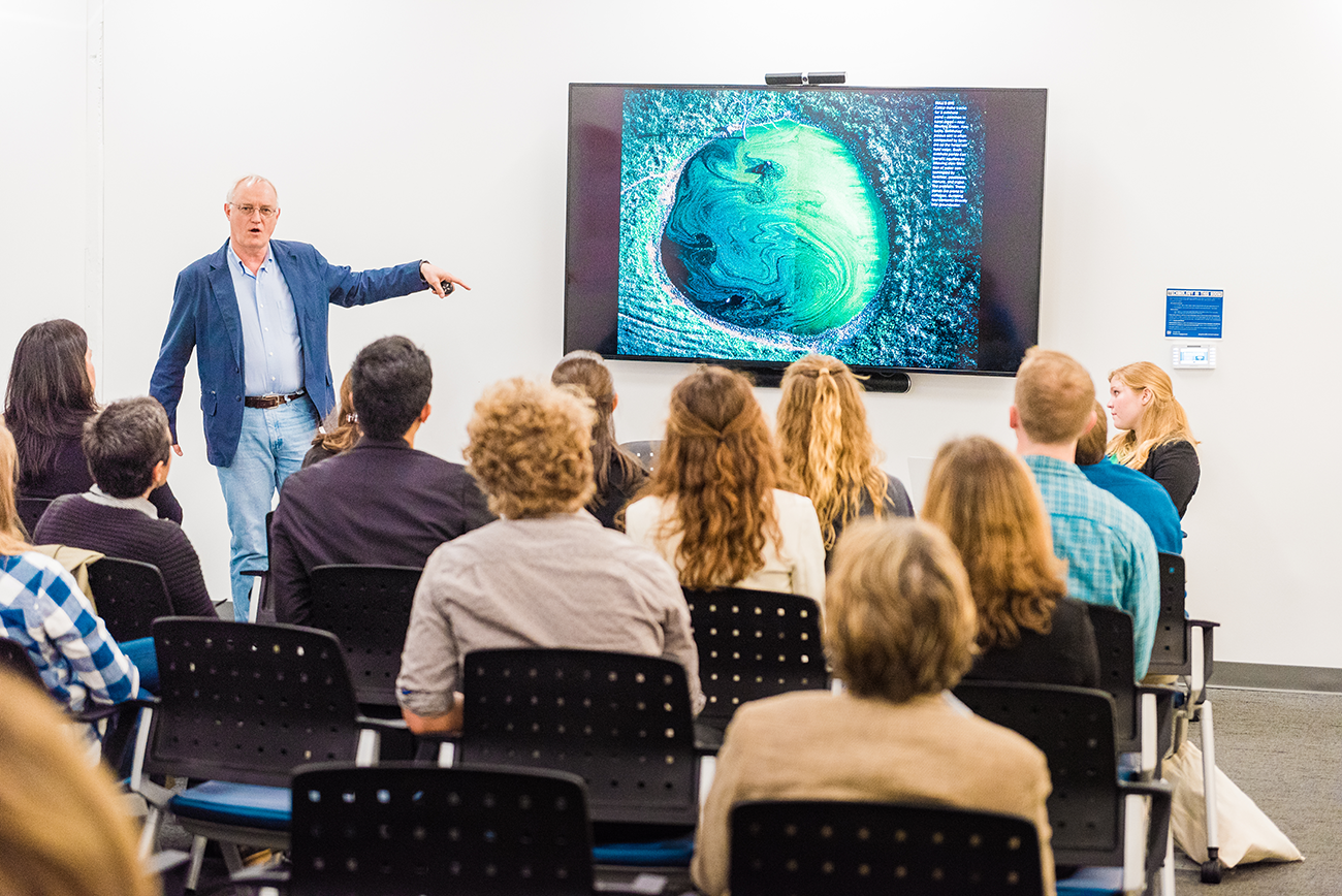 National Geographic Editor Emeritus Dennis Dimick leads a breakout session about visual storytelling.
